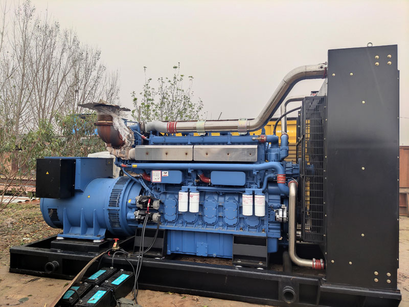 淄博柴油发电机组更换机油时，应遵循哪些步骤？